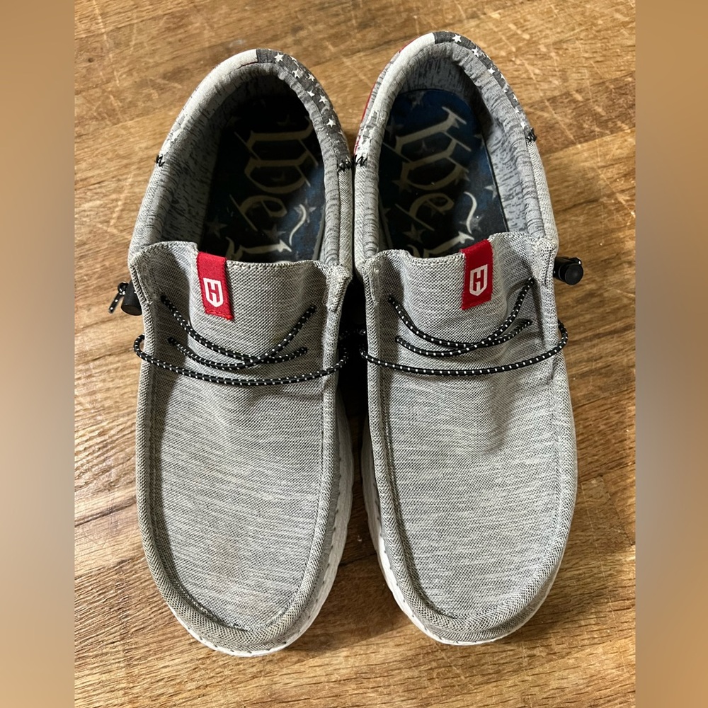 LIKE NEW! Howitzer Slip-On Roam Flag Sneakers.. - Picture 2 of 5
